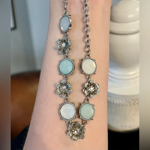 Vintage Opalescent White & Mint Green/Blue Gemstones w/Metal Flower Necklace - Picture 3 of 7